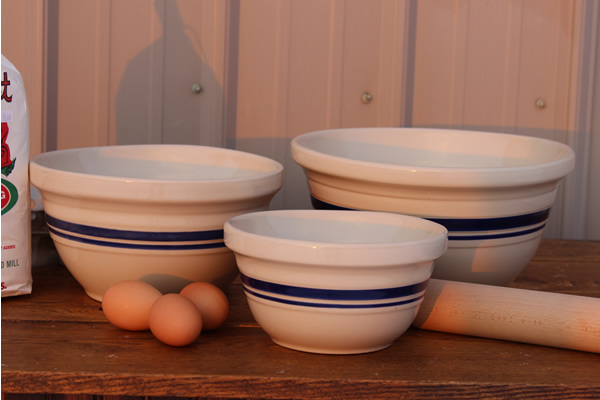 https://www.redhillgeneralstore.com/housewares/kitchen/kitacc/pics/Stoneware-Mixing-Bowls.jpg