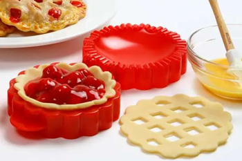 Red Lattice Pie Mold